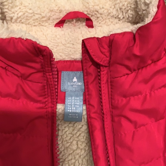 Baby GAP quilted, sherpa lined vest in size 2T - Picture 2 of 4